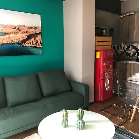 Gran Ubicacion Con Balcon A Una Cuadra Del Angel